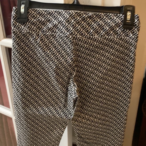 Margaret M Slimming Pant XS in Black & White, Capris - Picture 4 of 6